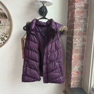 GAP Women's Deep Purple Puffer Vest